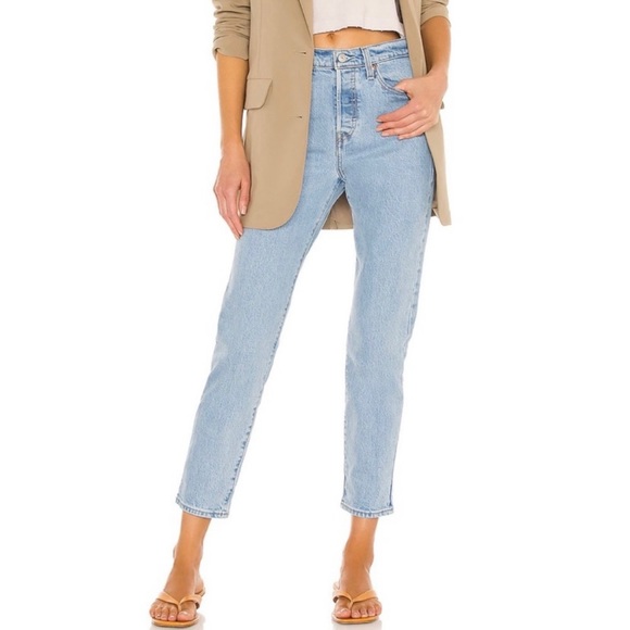 Levi’s Wedgie Icon in Tango Talks Clean Hem. $90 on Revolve website. 25” waist. - Picture 2 of 3